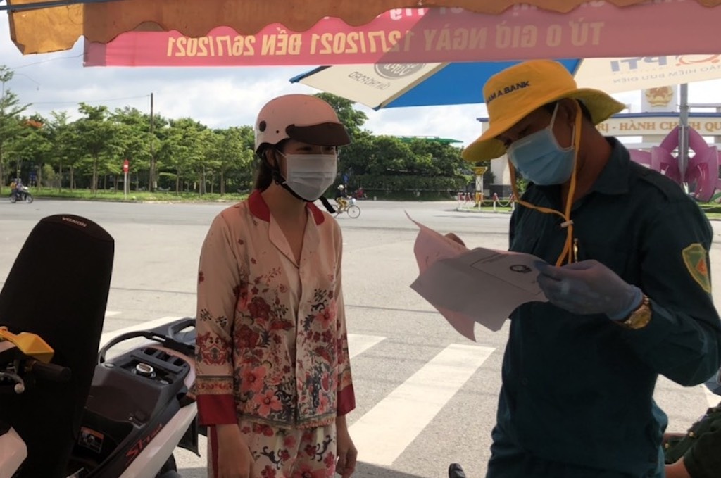 Nguoi dan Can Tho duoc ra ngoai the duc, 4 huyen cho ban do an tai cho hinh anh