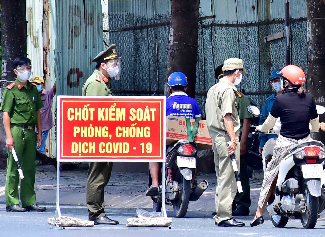 Vinh Long yeu cau nguoi dan khong ra khoi nha sau 18h hinh anh