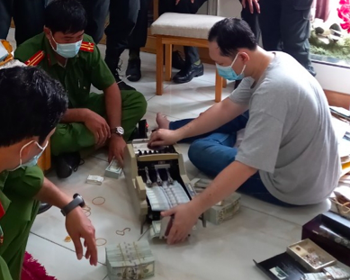 Tam giu 36 kg vang, hon 1 trieu USD lien quan trum buon lau Muoi Tuong hinh anh