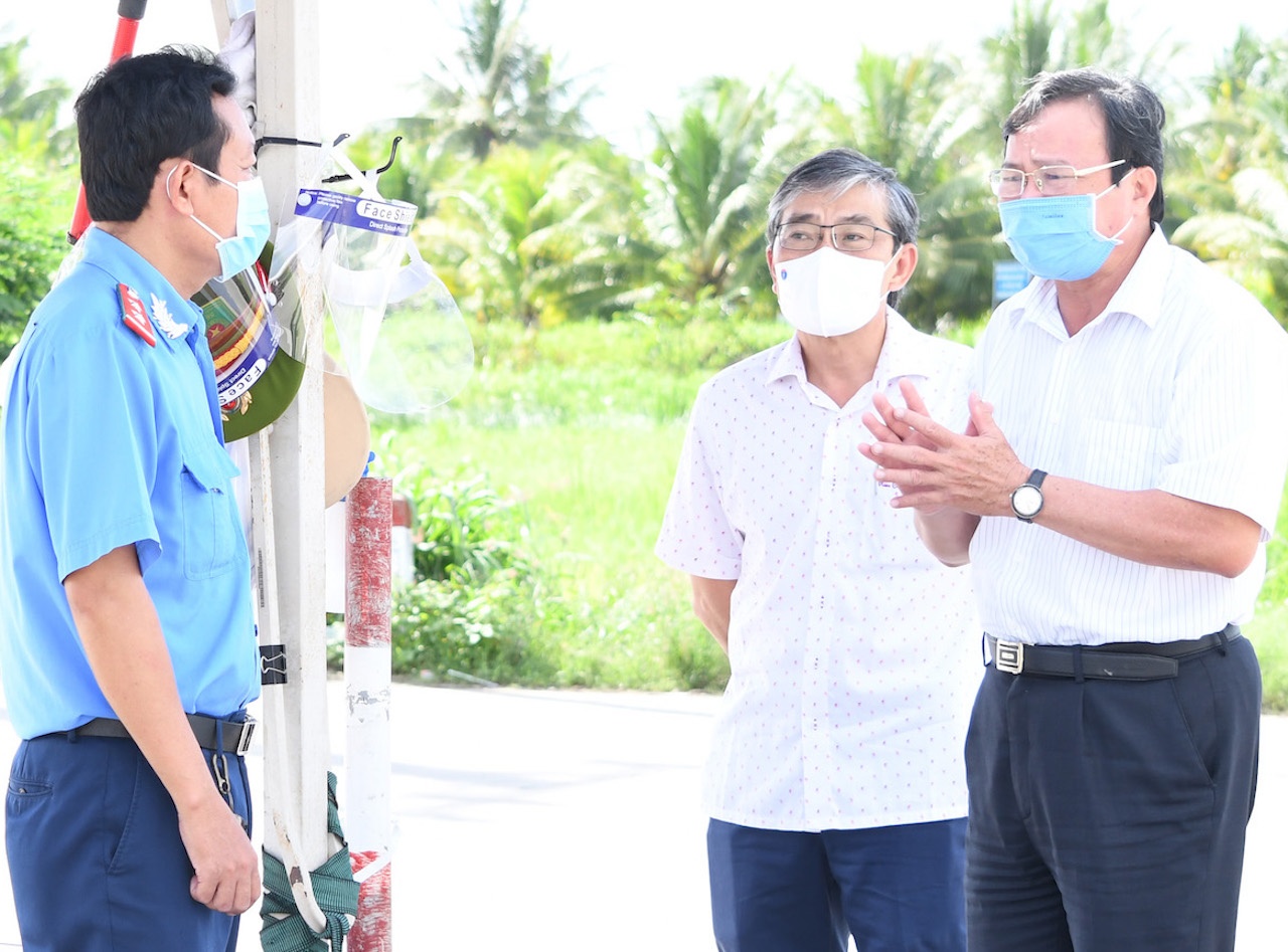 Tra Vinh chan chinh can bo vien chuc 'tu tap quan xa' hinh anh