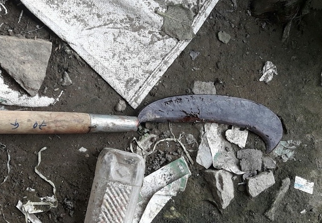 Khoi to nguoi cam rua chem hang xom tu vong hinh anh