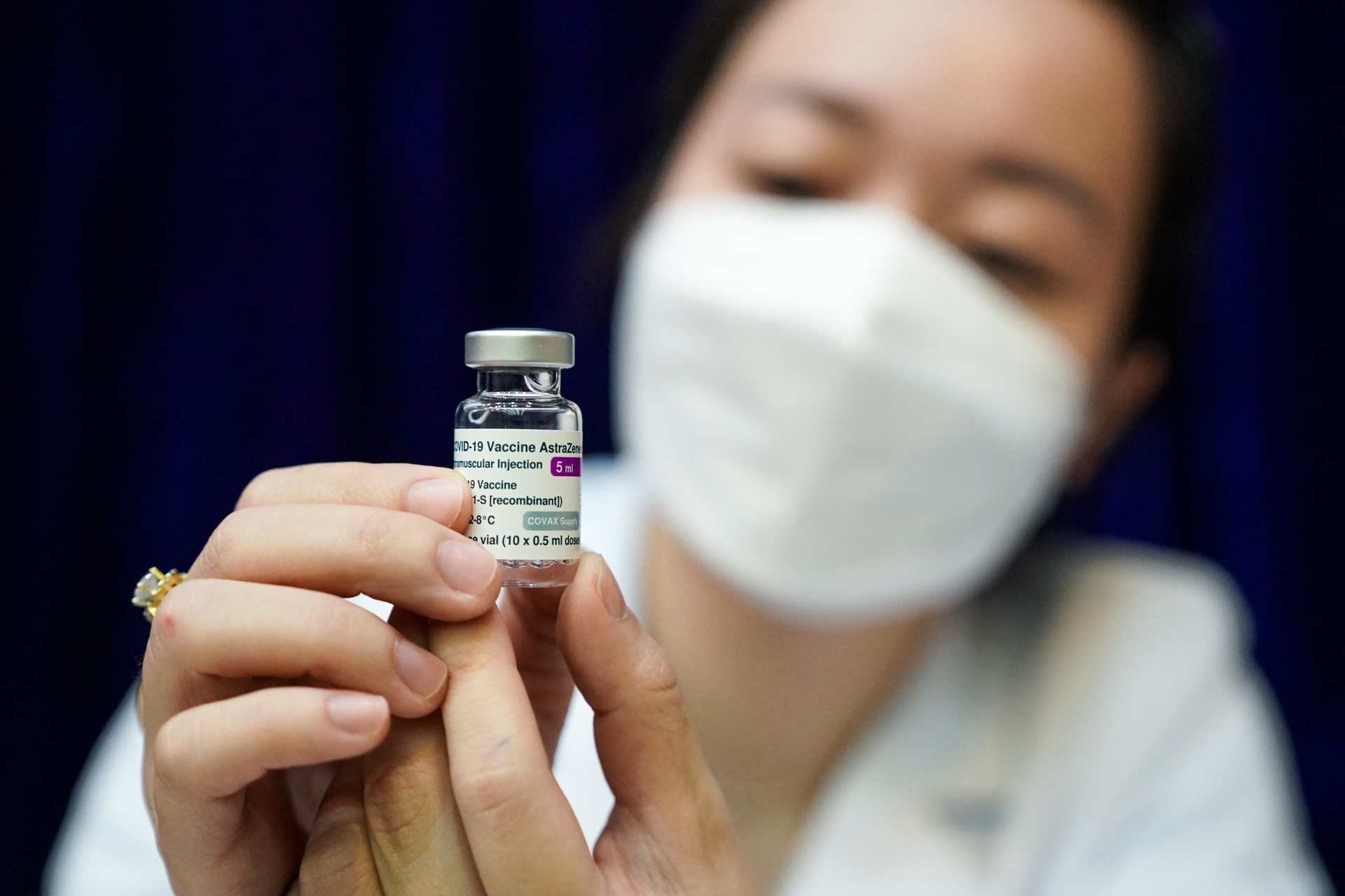 Thanh tra vu co gai Can Tho khoe tiem 2 mui Pfizer nho 'xin ong anh' hinh anh