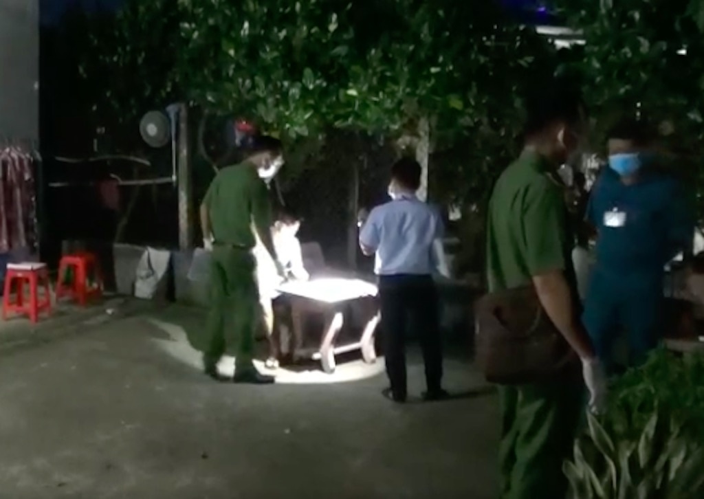 Xu phat 3 cong nhan to chuc nhau trong khu vuc phong toa hinh anh