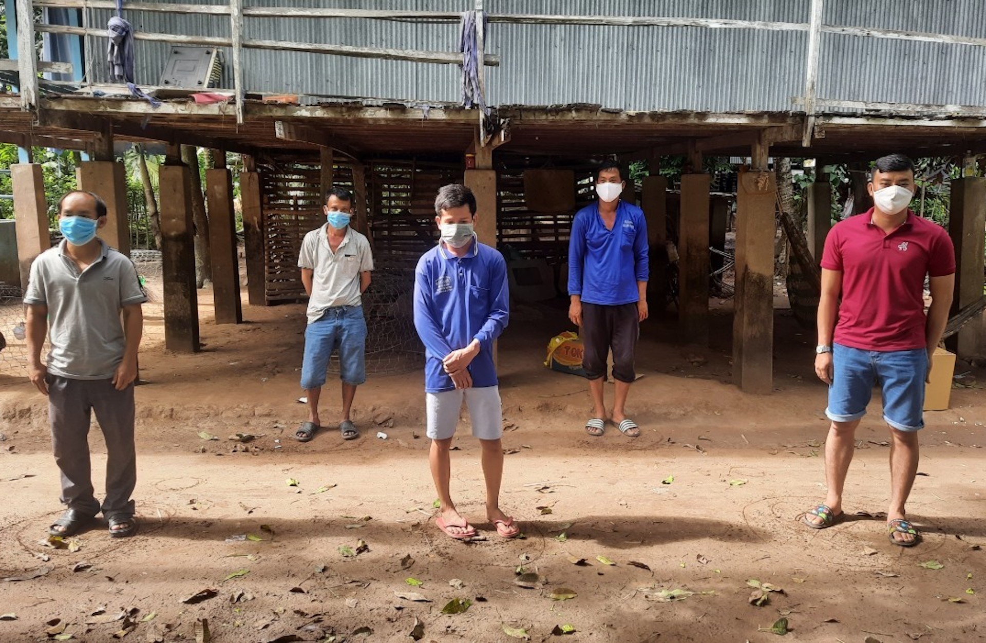 3 nguoi tu tap noi chuyen bi phat 45 trieu dong anh 1