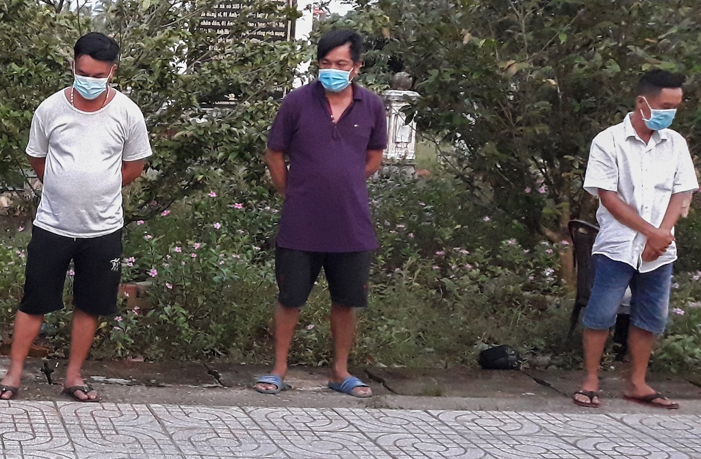 Tu tap danh bac, 5 nguoi bi de xuat phat 75 trieu dong hinh anh