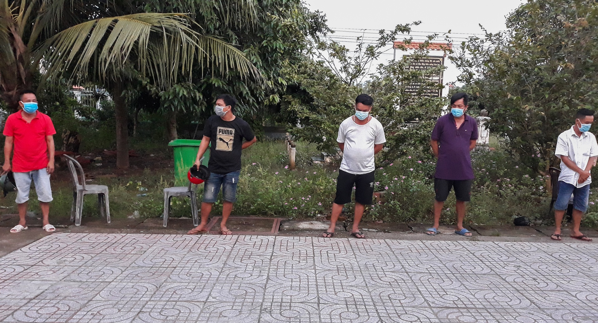 5 người tụ tập chuẩn bị đánh bạc bị đề xuất phạt 75 triệu đồng ảnh 1 5 nguoi tu tap chuan bi danh bac bi de xuat phat 75 trieu dong anh 1
