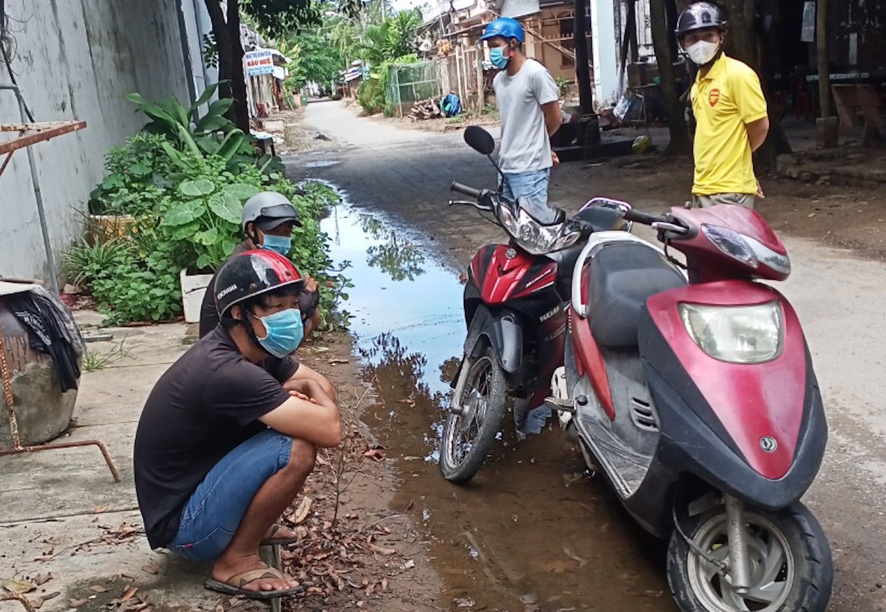 Trốn tránh cách ly tại nhà,  hai anh em bị phạt 15 triệu đồng ảnh 1 Tron tranh cach ly tai nha,  hai anh em bi phat 15 trieu dong anh 1
