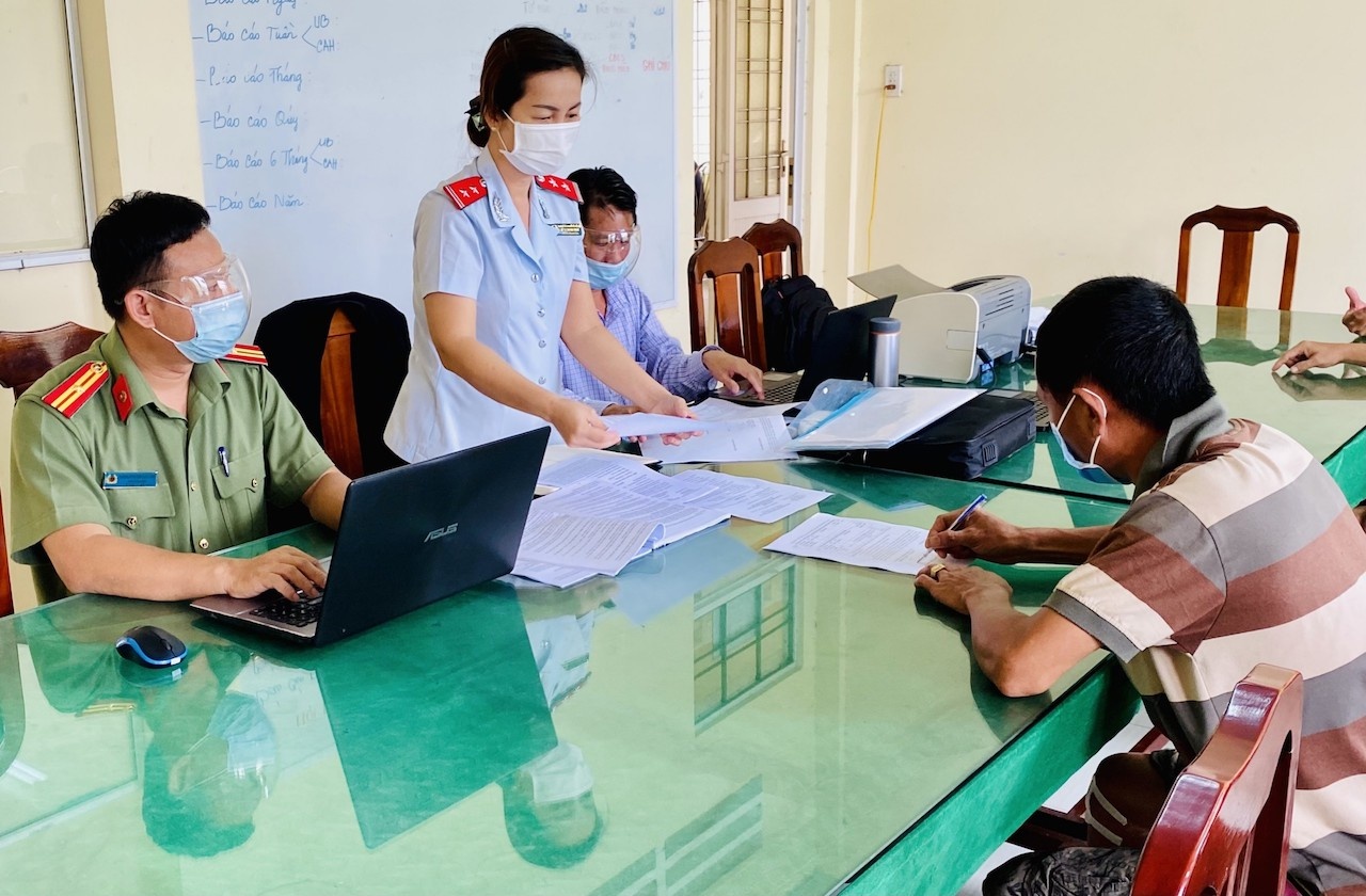 Bi phat 5 trieu vi livestream keu goi mua thit heo hinh anh