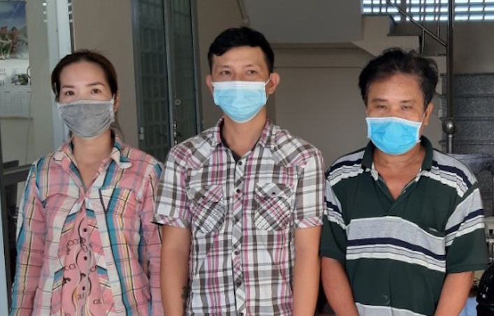 18 nguoi tu tap danh bac bat chap gian cach xa hoi hinh anh