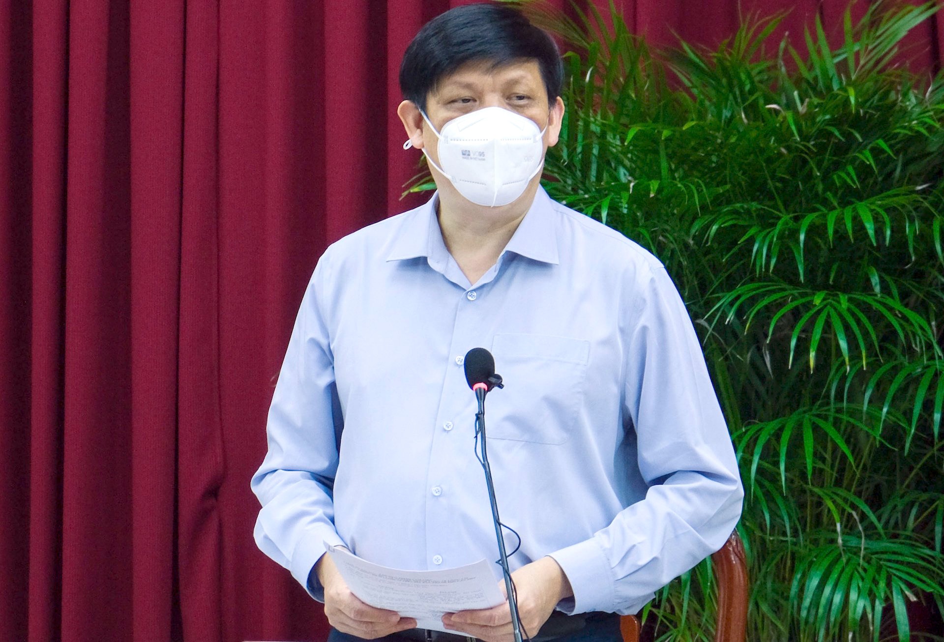 Bo truong Y te de nghi Can Tho uu tien vaccine cho nguoi tren 65 tuoi hinh anh