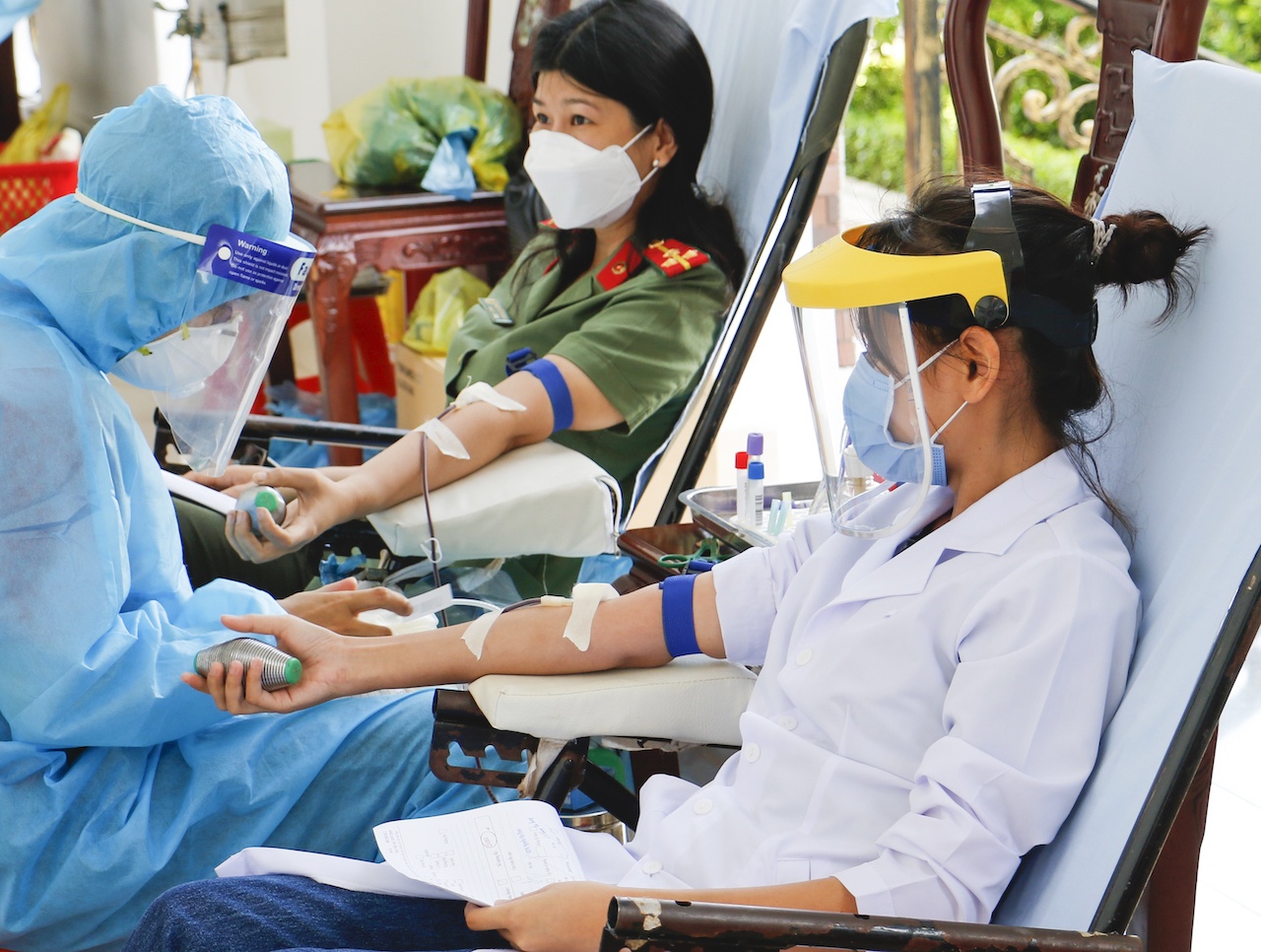 Cong an TP Can Tho chia se giot mau hong hinh anh