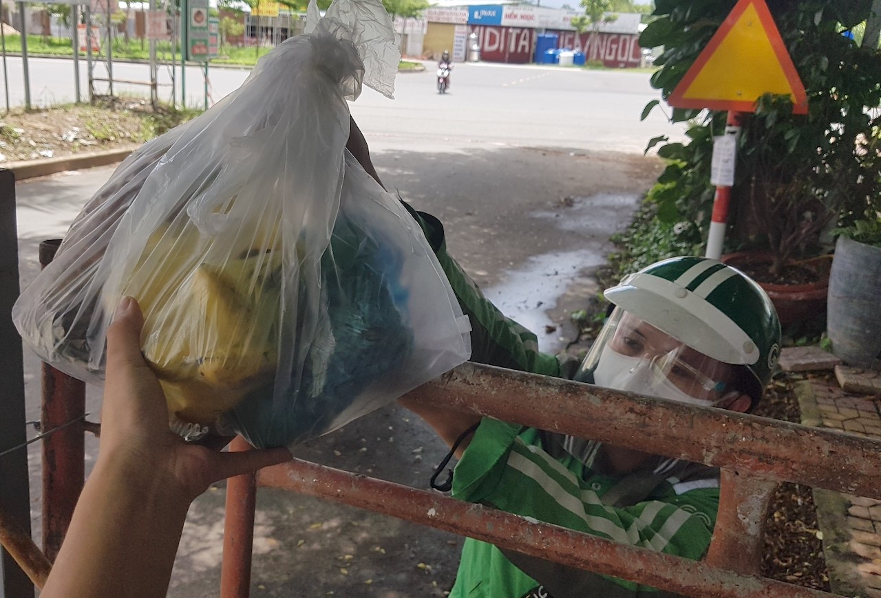 Shipper o Can Tho duoc phep giao hang tu 6h den 18h hinh anh