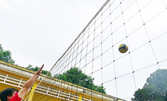 8 nguoi danh bong chuyen bi phat 130 trieu hinh anh