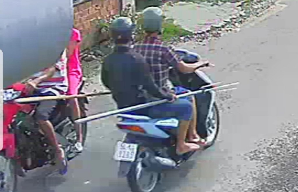 Canh sat bat giam 11 nguoi gay roi trat tu o Tien Giang hinh anh