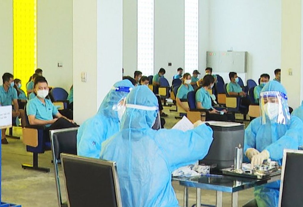 Tra Vinh trien khai tiem vacine cho 26.000 cong nhan anh 1