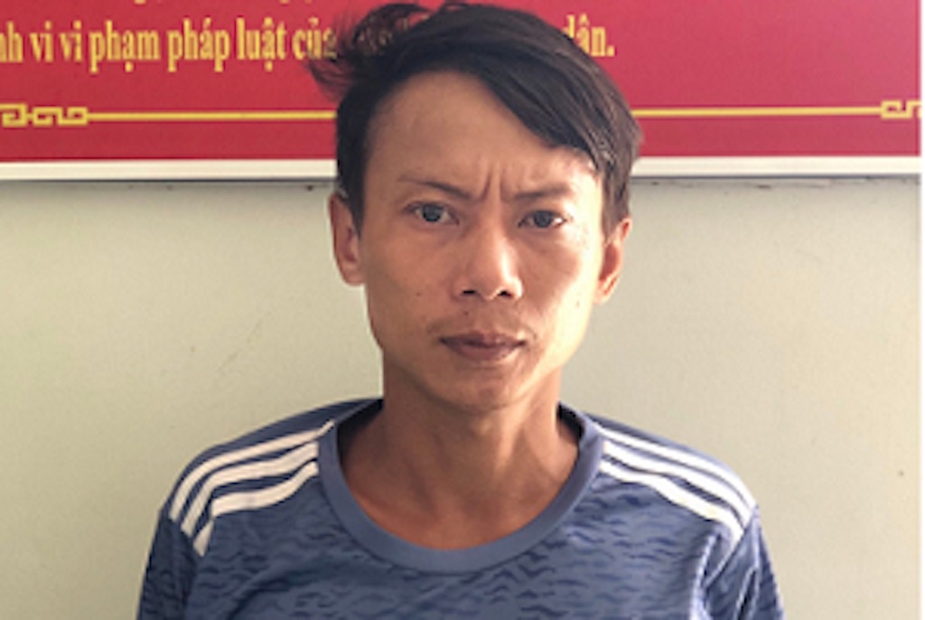 Vợ không ra được khu phong tỏa,  chồng cầm dao chém hai bảo vệ dân phố ảnh 1 Vo khong ra duoc khu phong toa,  chong cam dao chem hai bao ve dan pho anh 1
