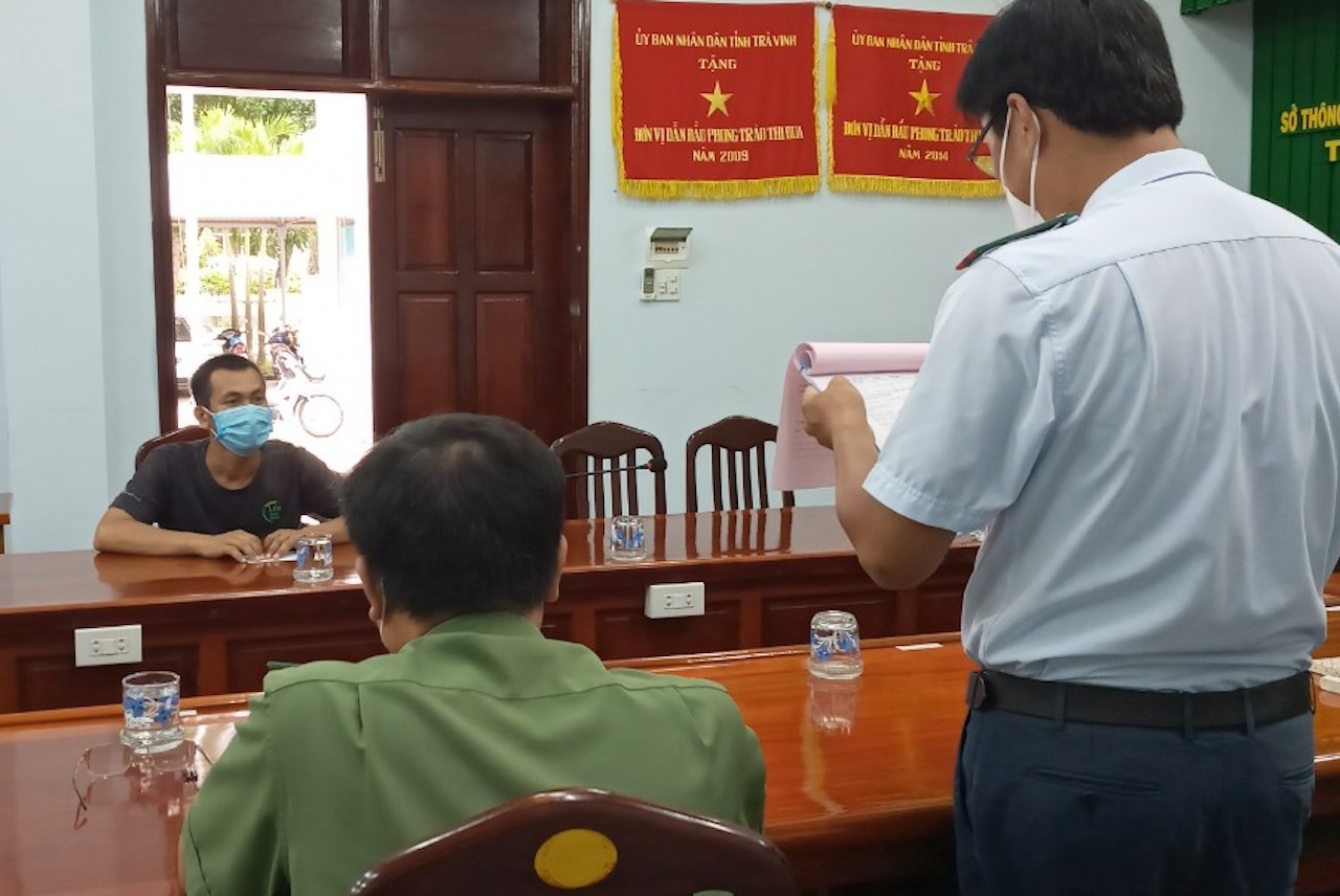 Bi phat 5 trieu vi xuyen tac viec ho tro nguoi ban ve so hinh anh