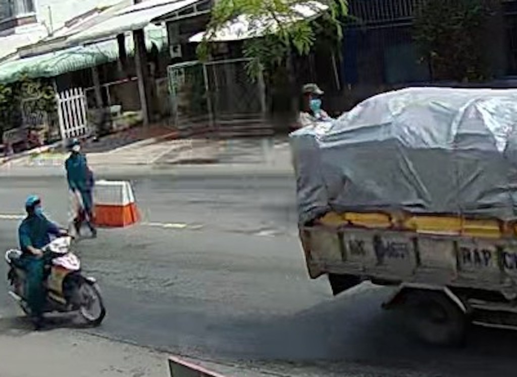 Vay bat nguoi dan ong co lenh truy na nghi nhiem nCoV hinh anh