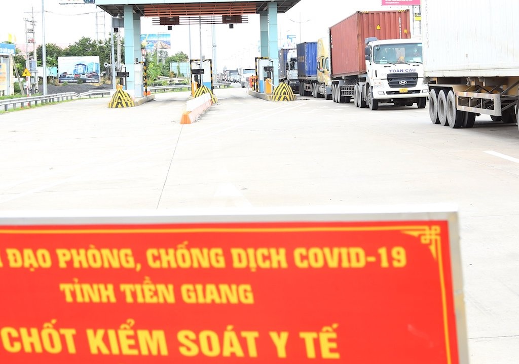 Tai xe xe dau keo bi phat 35 trieu vi vuot nong do con cho phep hinh anh