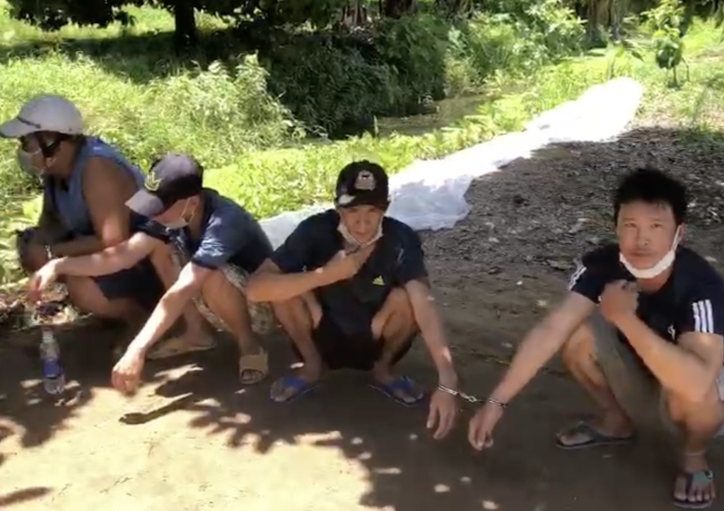 7 nguoi bi phat 115 trieu dong vi tu tap danh bac trong vuon sau rieng anh 1