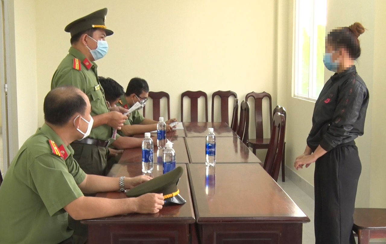 Co gai bi phat 7,5 trieu vi bia 'hai thang chua co ho tro' hinh anh