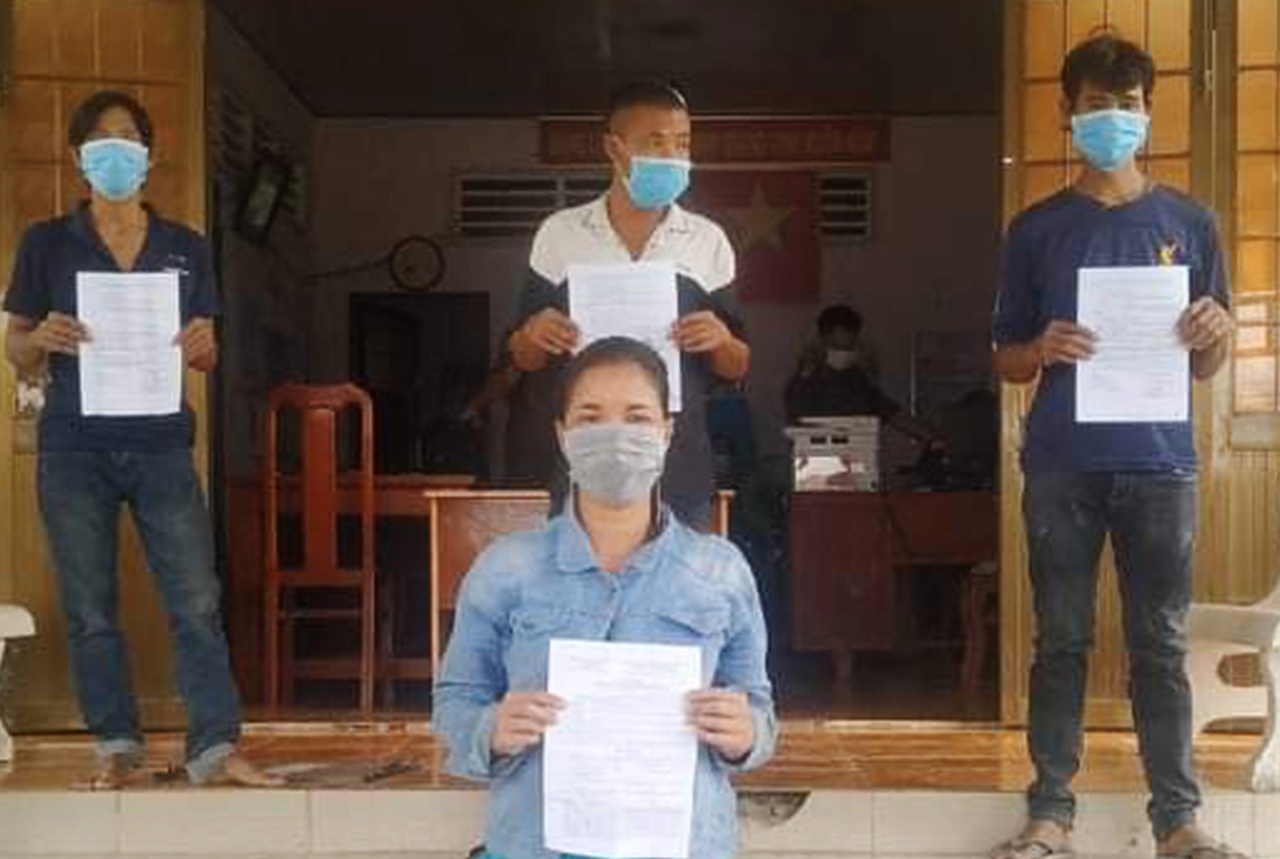 6 nguoi tu tap uong ca phe bi phat 90 trieu dong hinh anh