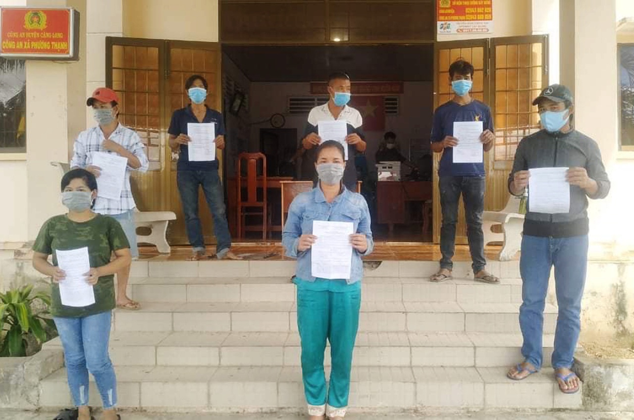 6 nguoi tu tap uong ca phe bi phat 90 trieu dong anh 1