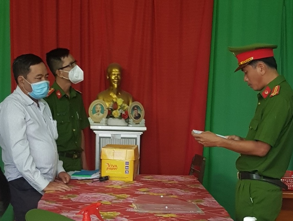 Bat tam giam nguyen chu tich xa o An Giang hinh anh