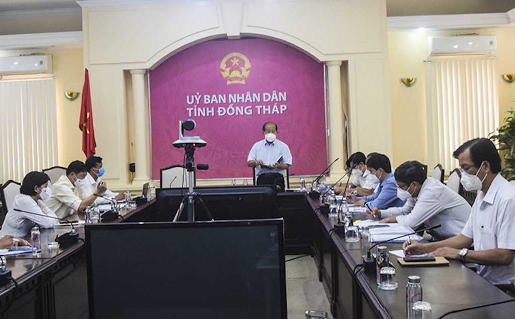 Dinh chi cong tac giam doc trung tam,  phe binh giam doc so o Dong Thap anh 2