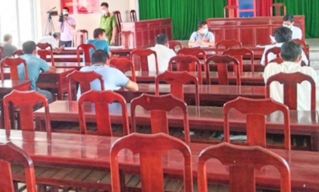 10 người bị phạt 150 triệu đồng vì tụ tập ăn nhậu  ảnh 1 10 nguoi bi phat 150 trieu dong vi tu tap an nhau  anh 1