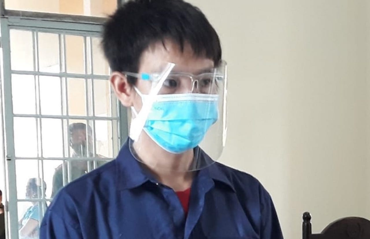 Linh 9 thang tu vi kep co nhan vien chot kiem dich hinh anh