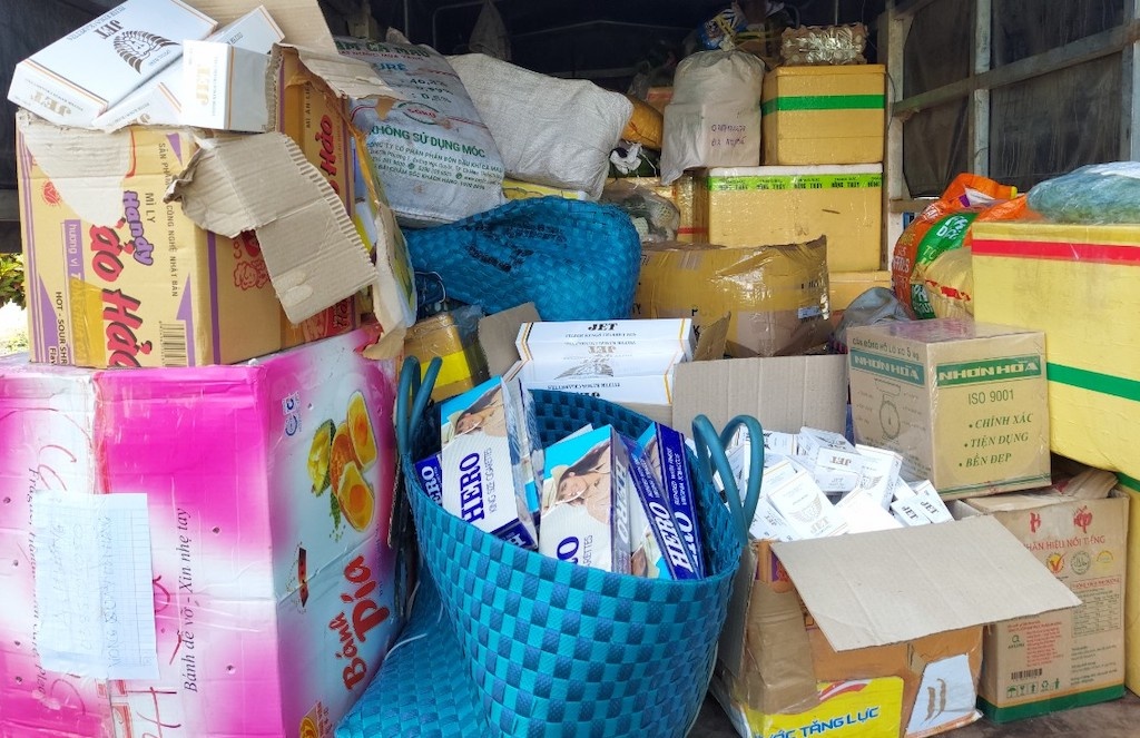 Lien tuc phat hien xe tai 'luong xanh' cho hang cam hinh anh