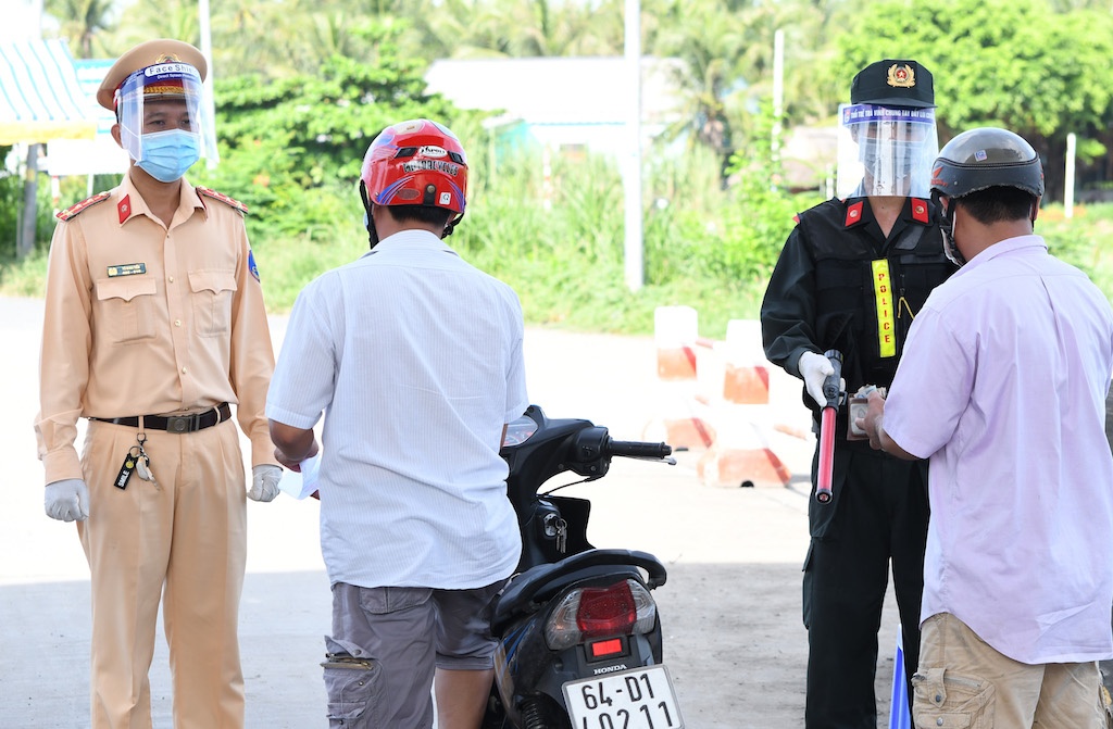 Tra Vinh noi long bien phap gian cach xa hoi xuong Chi thi 15 anh 1