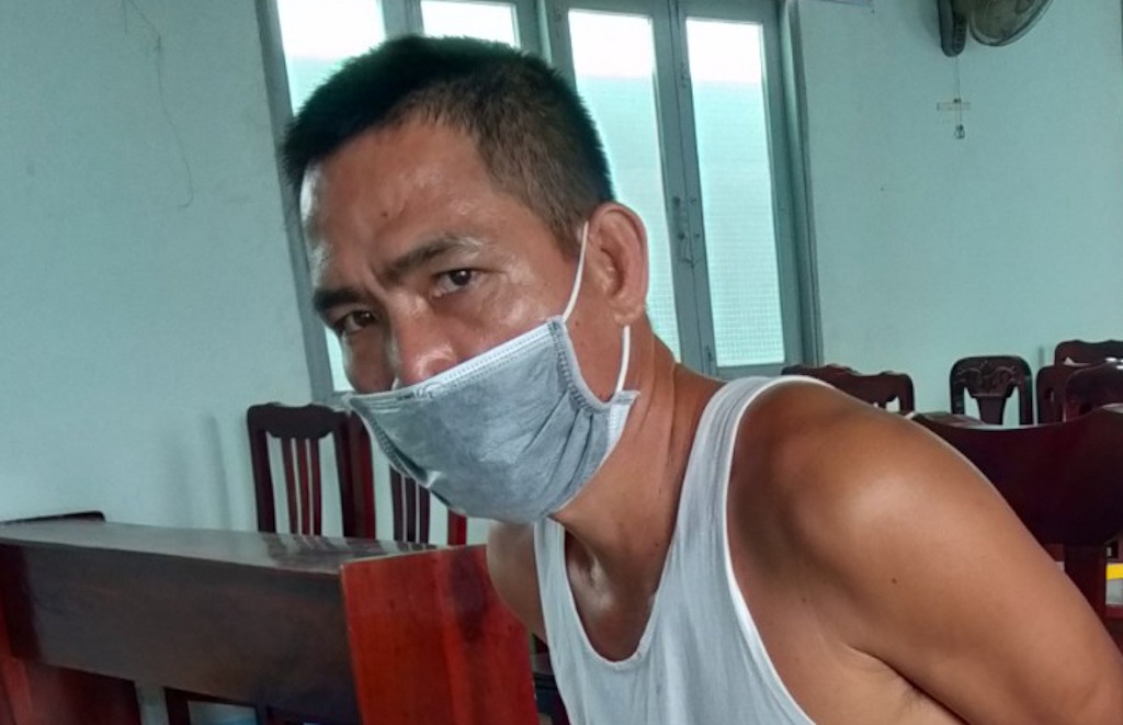 Doi lot ao truong cong an xa, linh 15 thang tu hinh anh