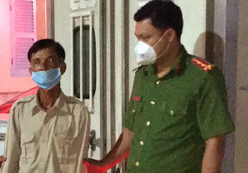 Bắt người đàn ông trốn truy nã sau 10 năm hiếp dâm thiếu nữ ảnh 1 Bat nguoi dan ong tron truy na sau 10 nam hiep dam thieu nu anh 1