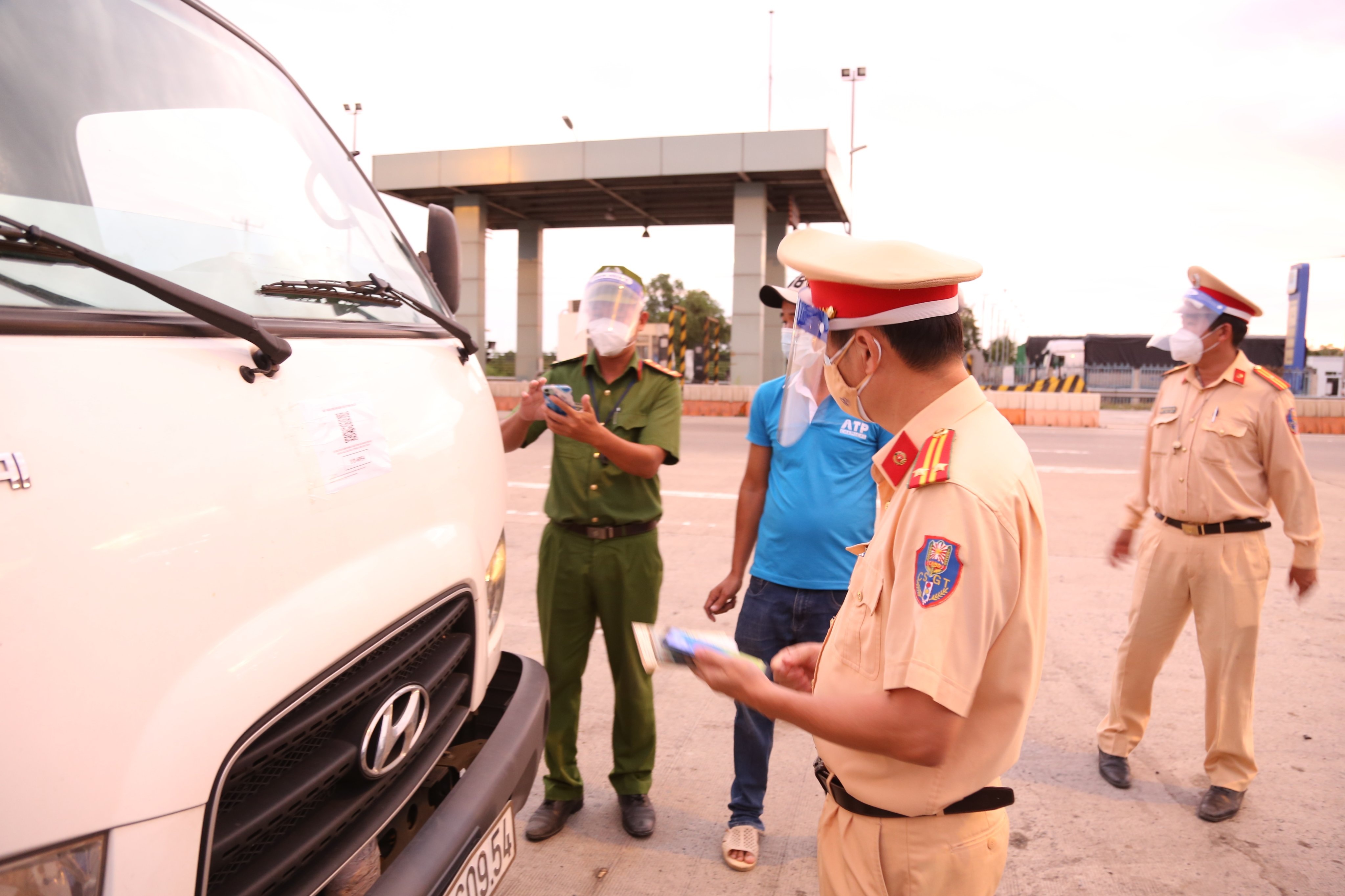 TP Sa Dec va 3 huyen o Dong Thap keo dai gian cach theo Chi thi 16 anh 2