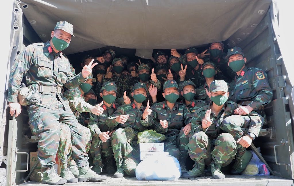 Quan khu 9 tang cuong 1.000 can bo ho tro TP.HCM hinh anh