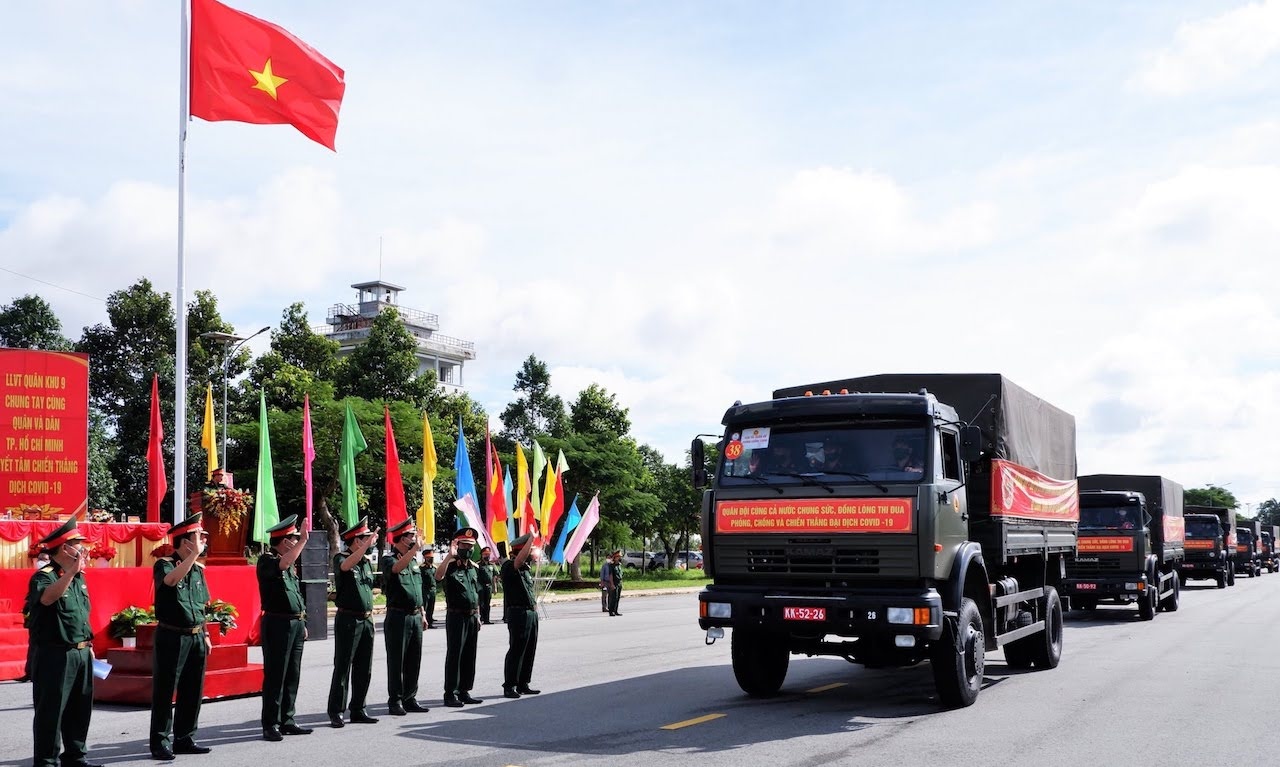 Quan khu 9 tang cuong 1.000 can bo ho tro TP.HCM anh 2