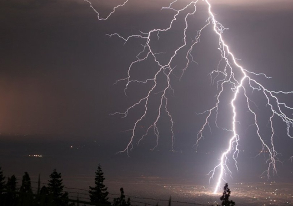 Nguoi phu nu tu vong do bi set danh hinh anh