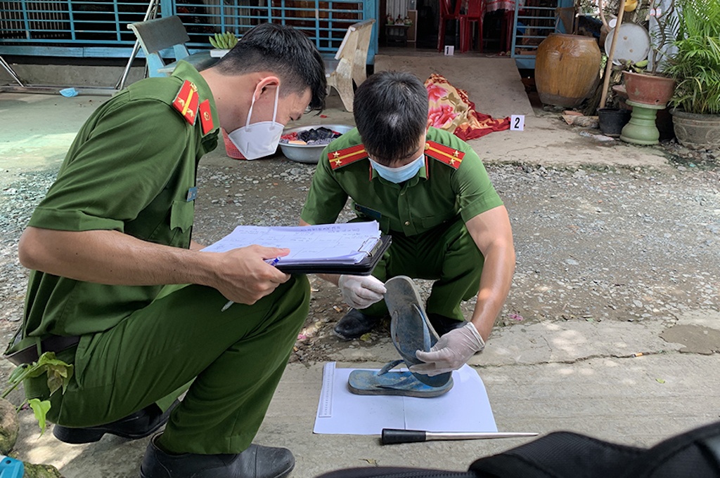 Đâm thương vong 3 người cùng xóm ảnh 2 Dam thuong vong 3 nguoi cung xom anh 2