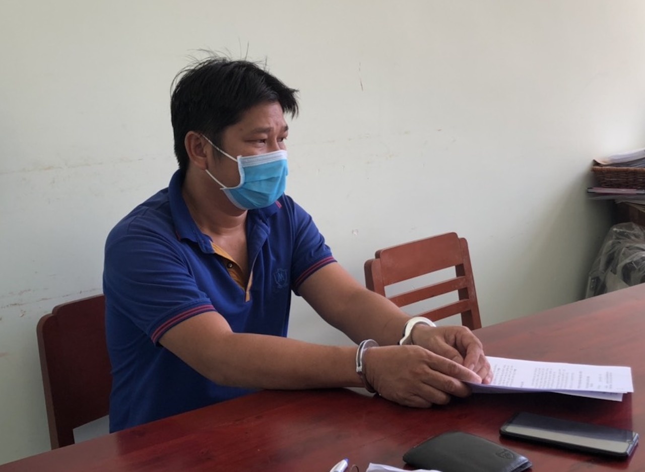 Khoi to 3 bi can gay roi UBND xa o Tien Giang hinh anh