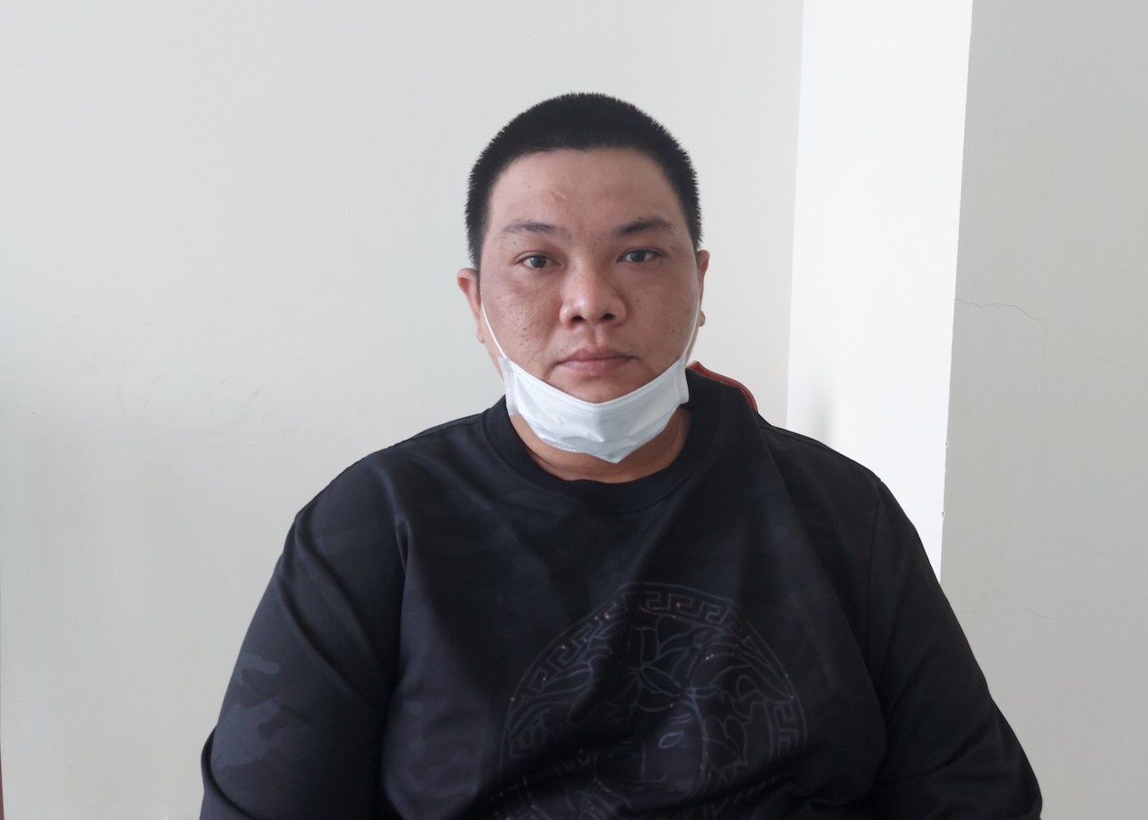 Thue 5 oto mang di ban, cam co lay 1,3 ty dong hinh anh