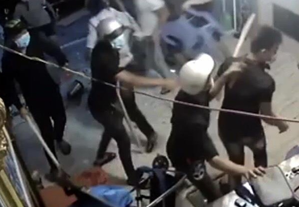 De nghi truy to nhom thanh nien dap pha quan karaoke hinh anh