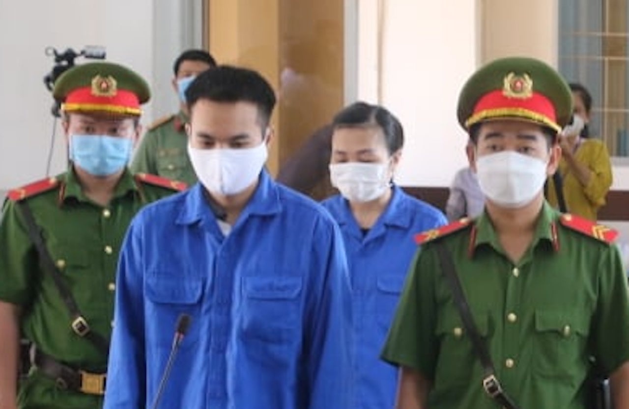 Xet xu nhom ra gia tien ty de dieu chuyen giam doc Cong an An Giang hinh anh