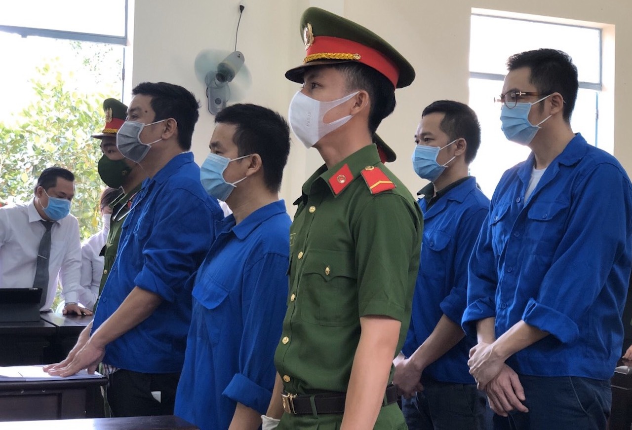 Huu Danh va nhom Bao Sach xin giam nhe hinh phat hinh anh