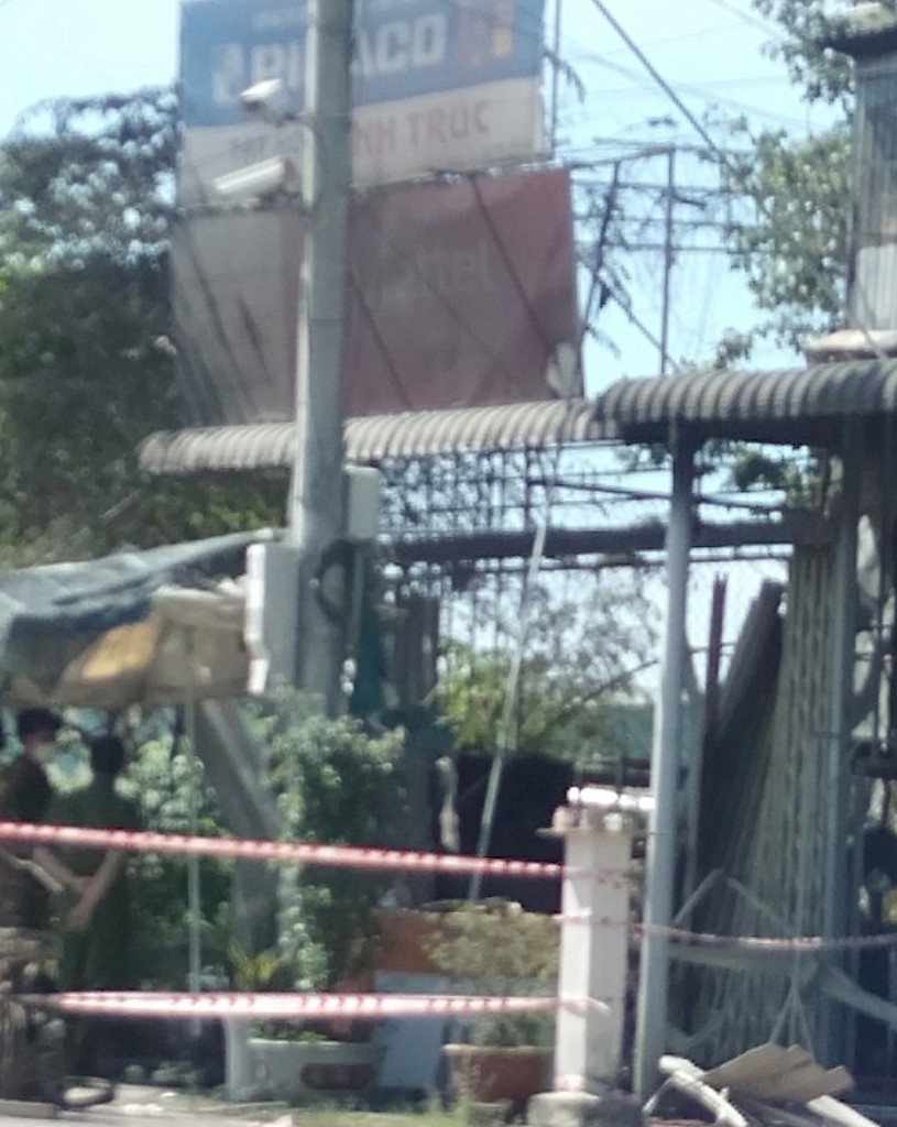 vo va 2 con tu vong trong tiem tap hoa anh 1