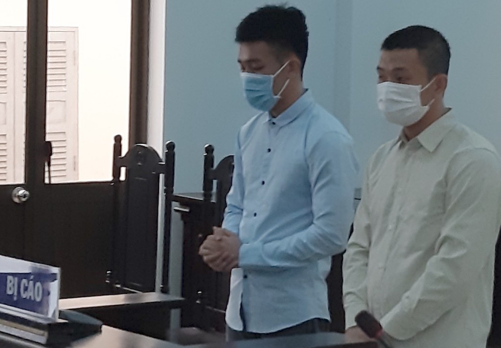 Linh 3 nam tu vi danh, cuop sung cua canh sat hinh anh