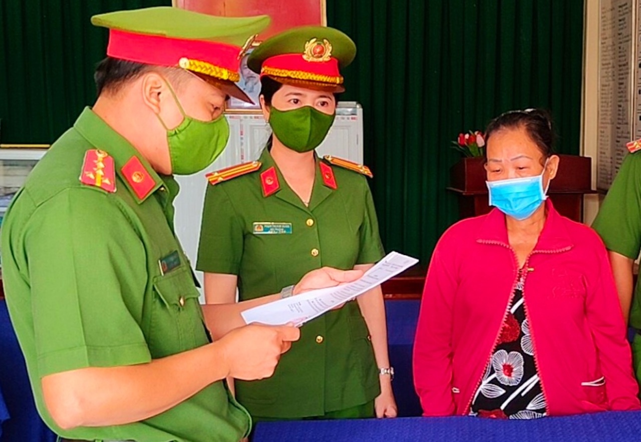 Nu chu hui chiem doat hon 700 trieu dong hinh anh