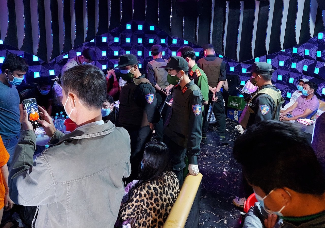 Hon 20 nguoi duong tinh ma tuy ‘bay lac’ cung F0 hinh anh