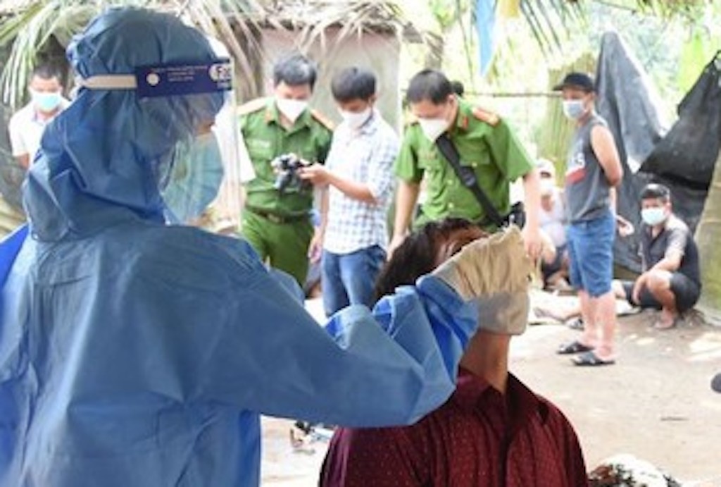 Canh sat bat soi bac, phat hien 5 F0 hinh anh